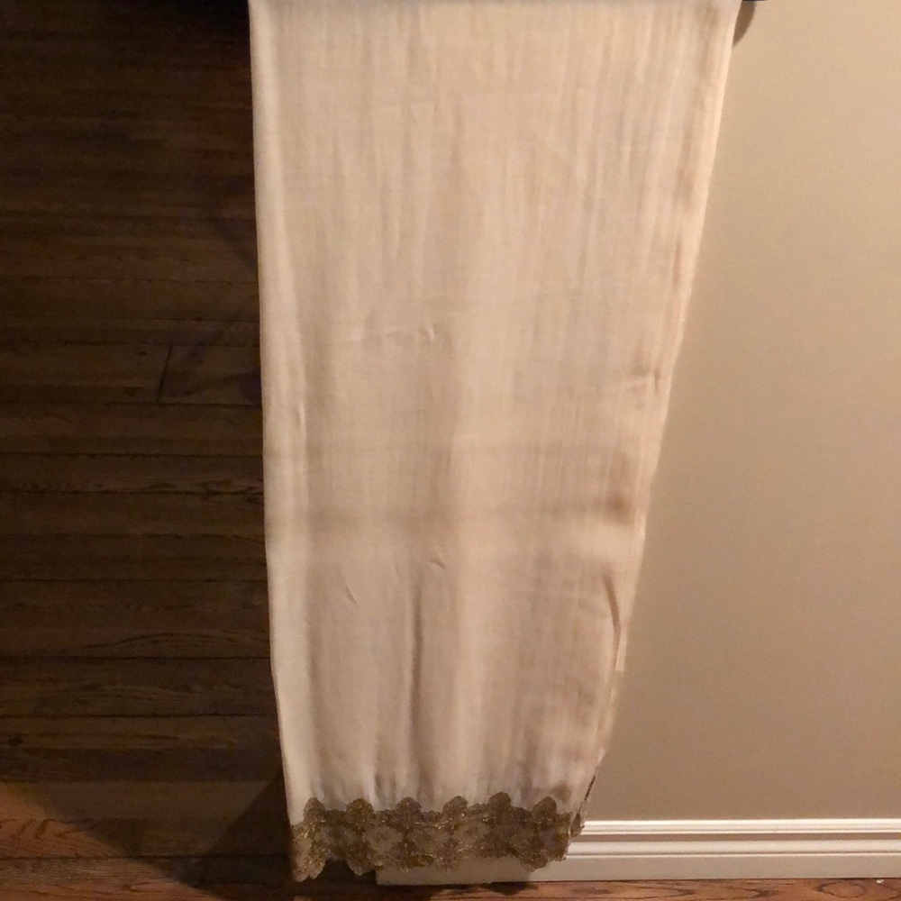Armand Diradourian Nepal Pashmina Silk Scarf Wrap Cream Gold Lace Trim - Picture 2 of 5
